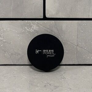It Cosmetics Bye Bye Pores Pressed Powder